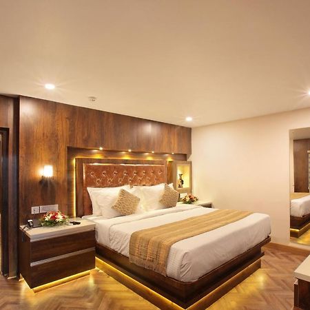 Hotel Kings Empire Kochi Екстер'єр фото