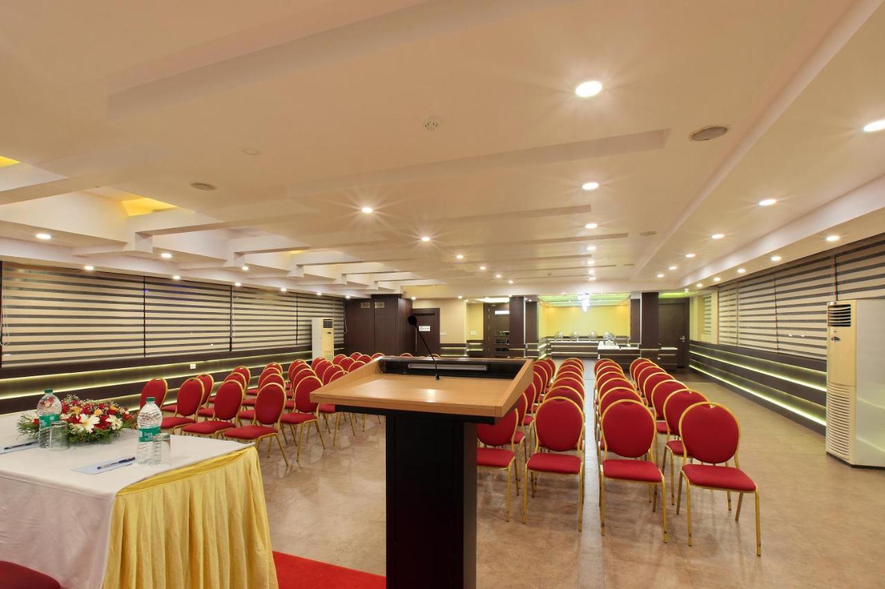 Hotel Kings Empire Kochi Екстер'єр фото