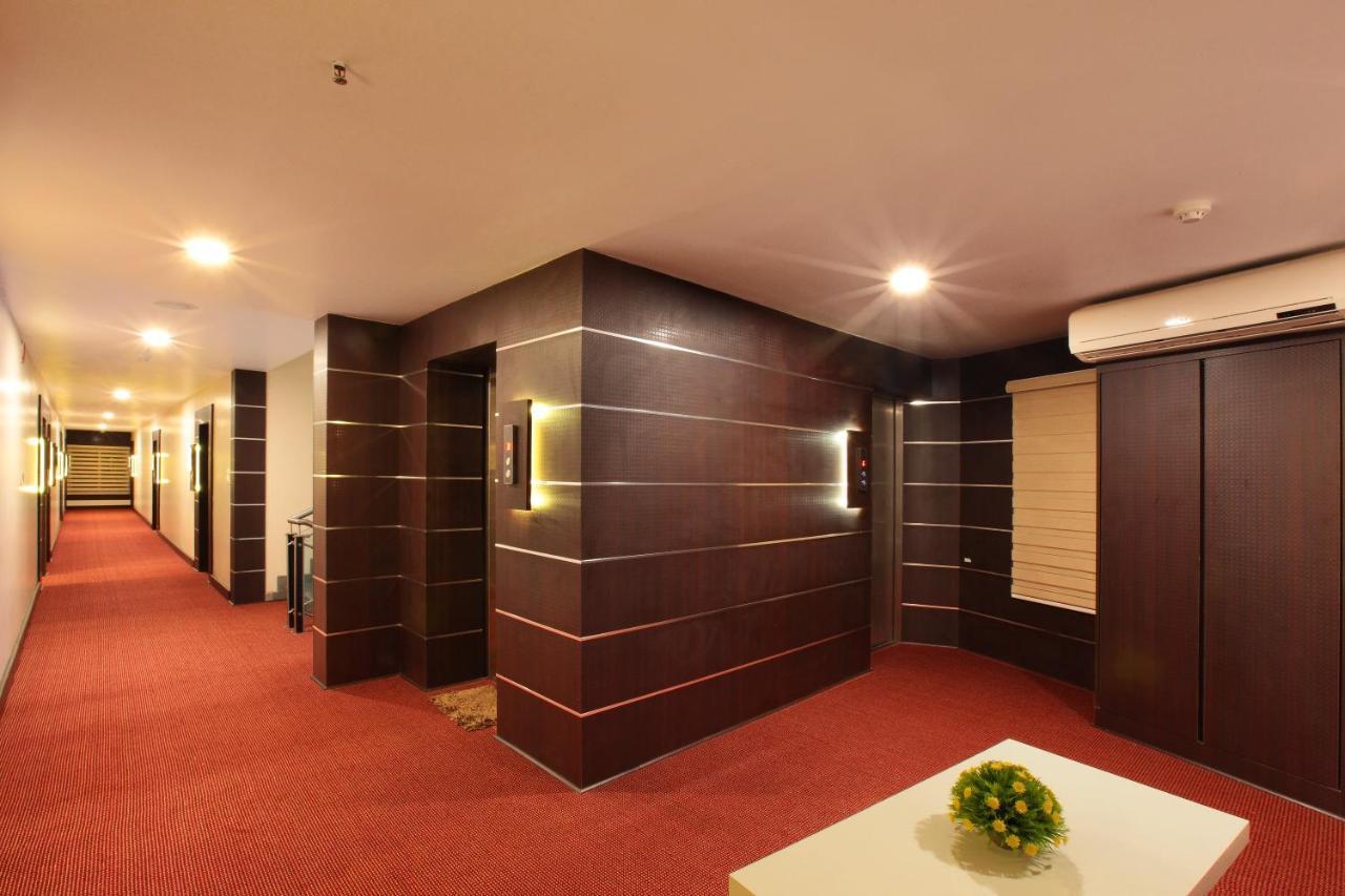 Hotel Kings Empire Kochi Екстер'єр фото